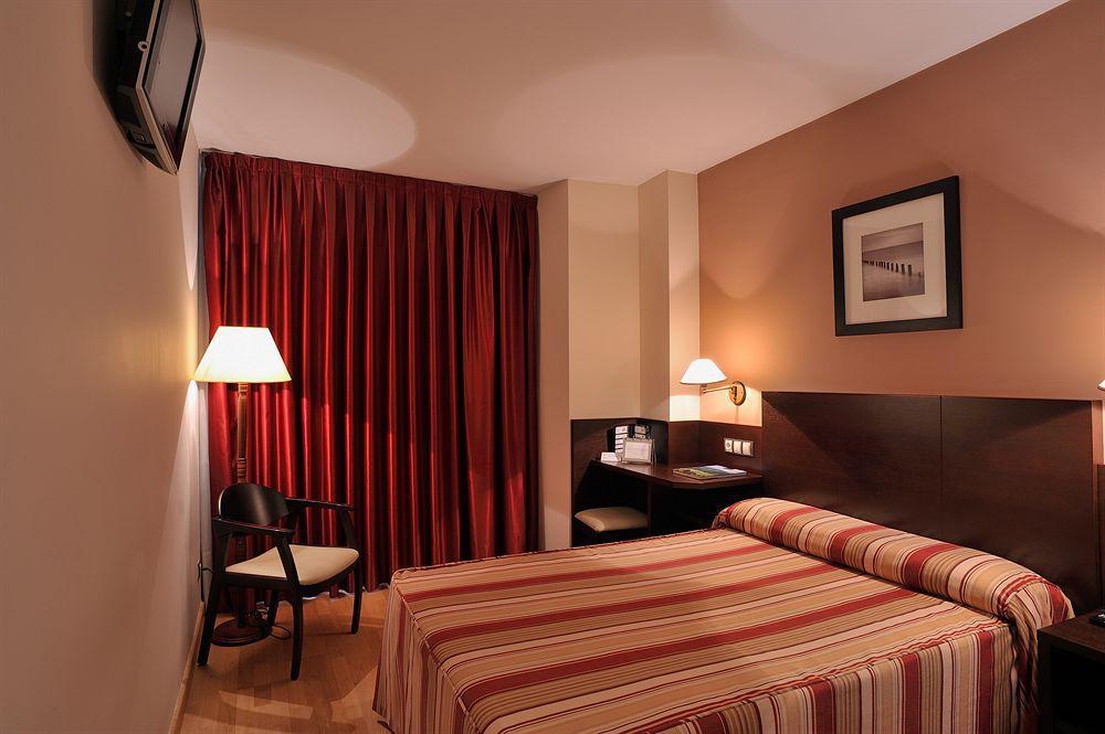 Hotel Castro Real Oviedo Bagian luar foto