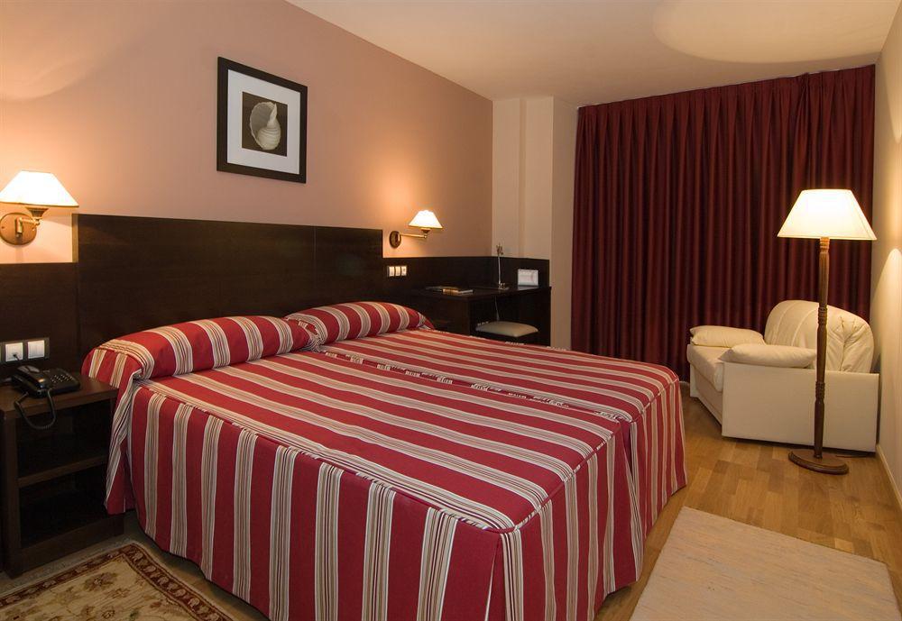 Hotel Castro Real Oviedo Bagian luar foto