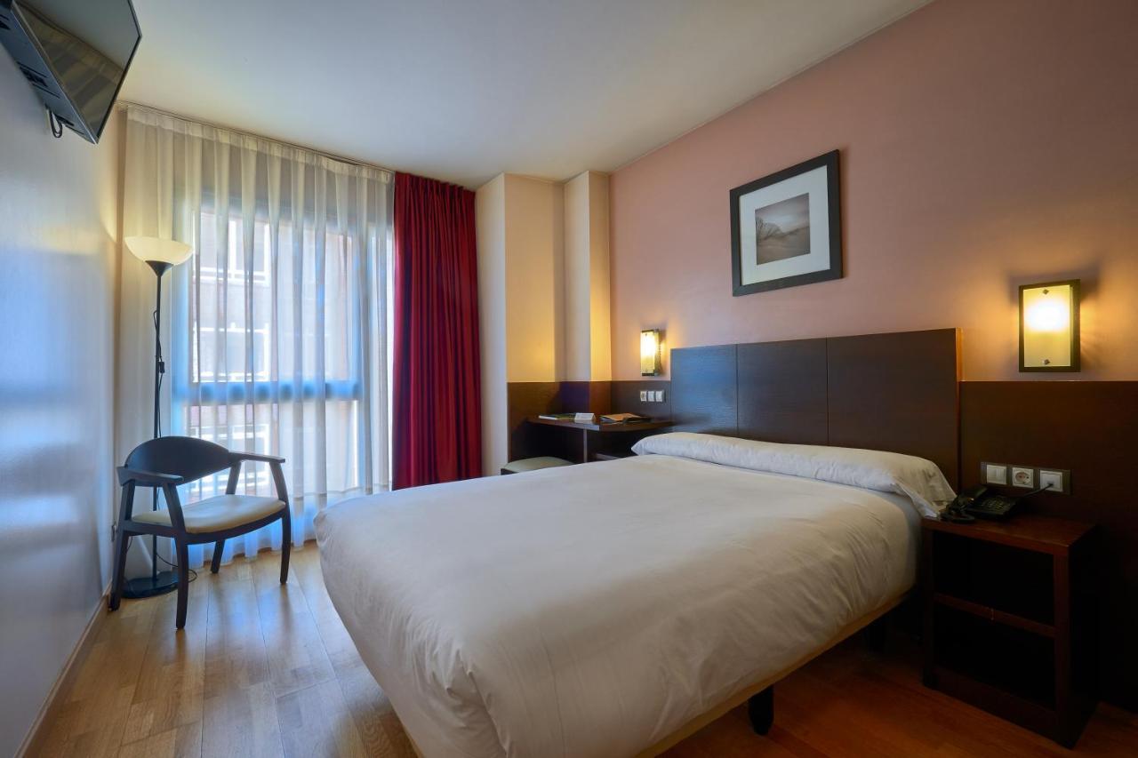 Hotel Castro Real Oviedo Bagian luar foto