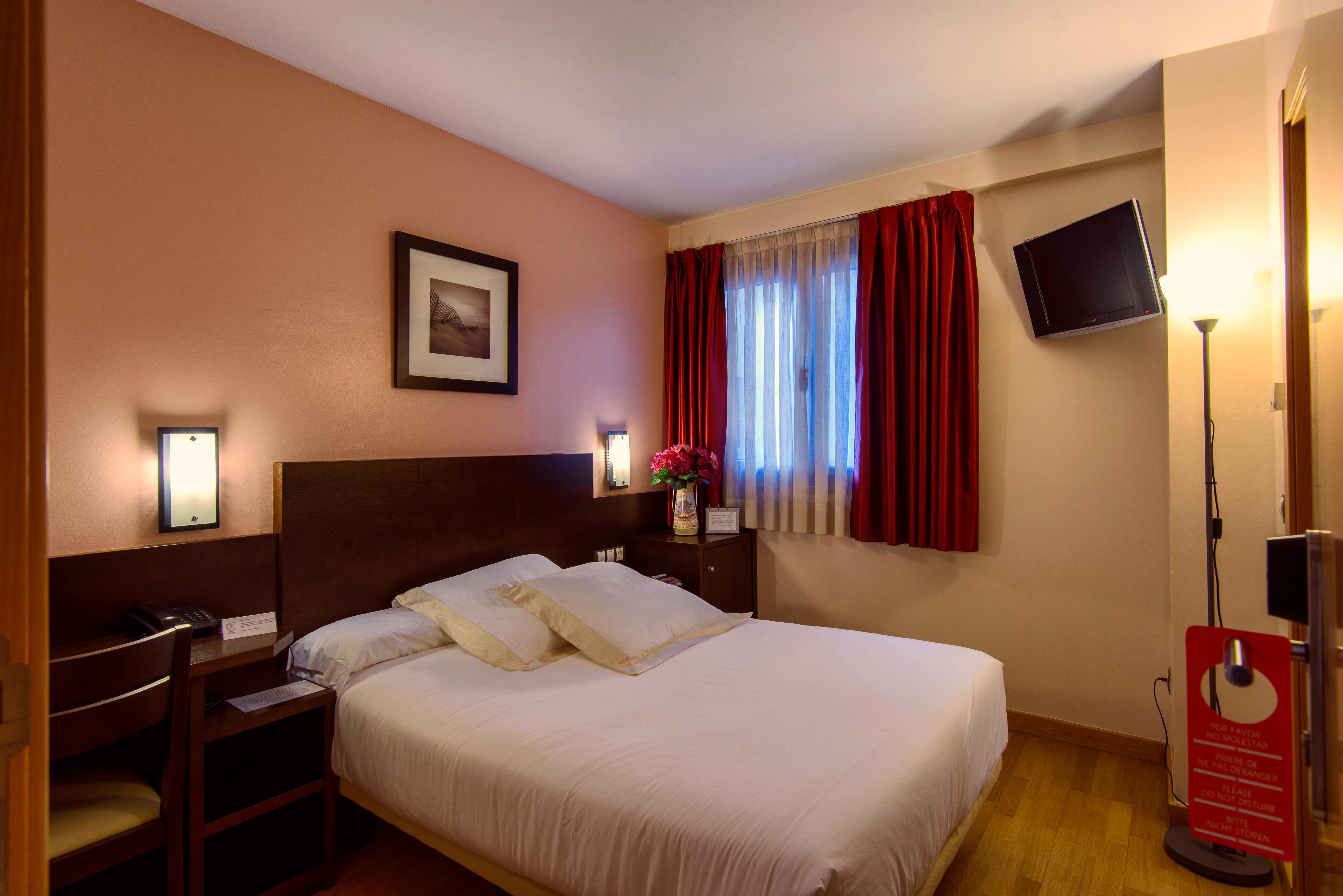 Hotel Castro Real Oviedo Bagian luar foto