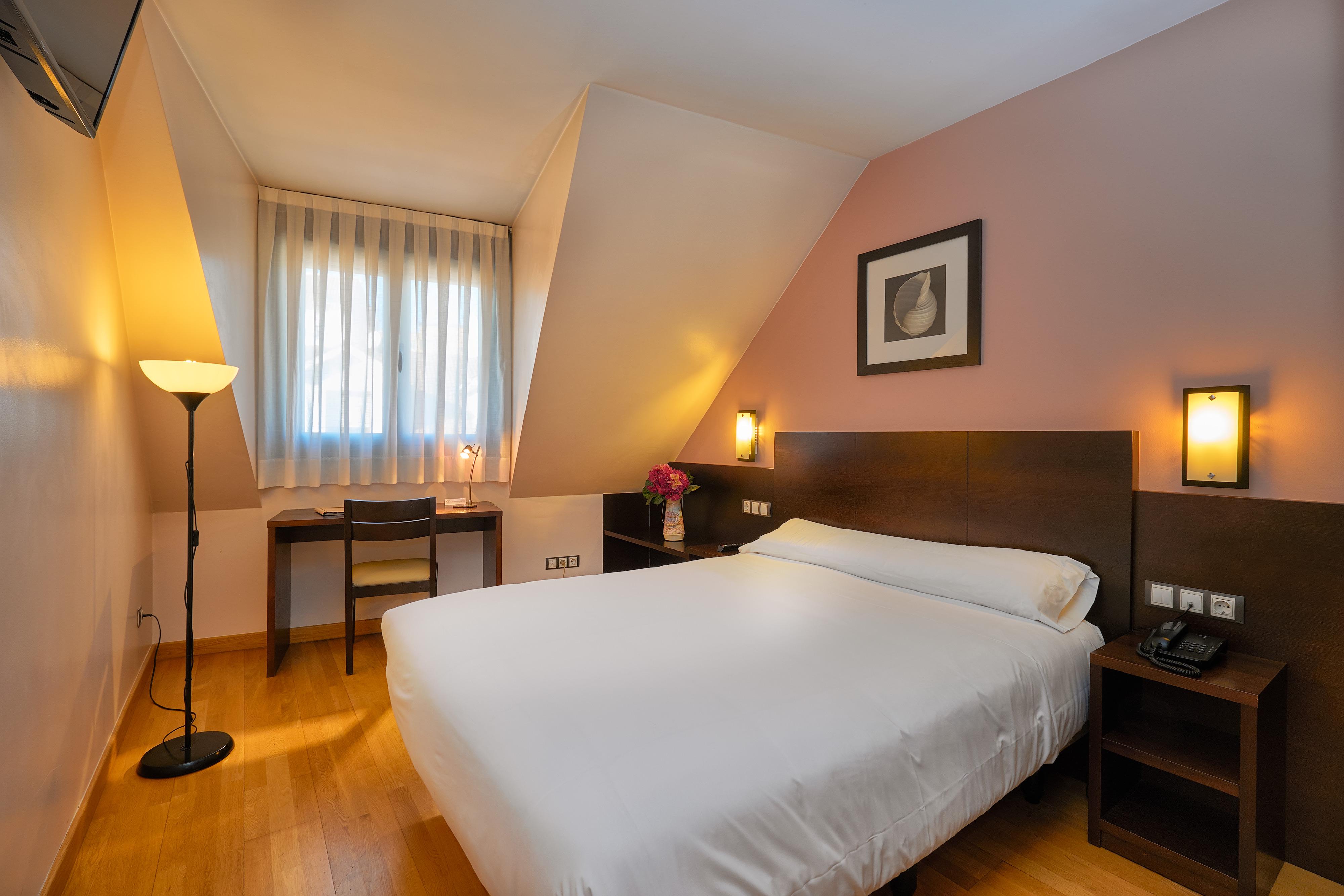 Hotel Castro Real Oviedo Bagian luar foto