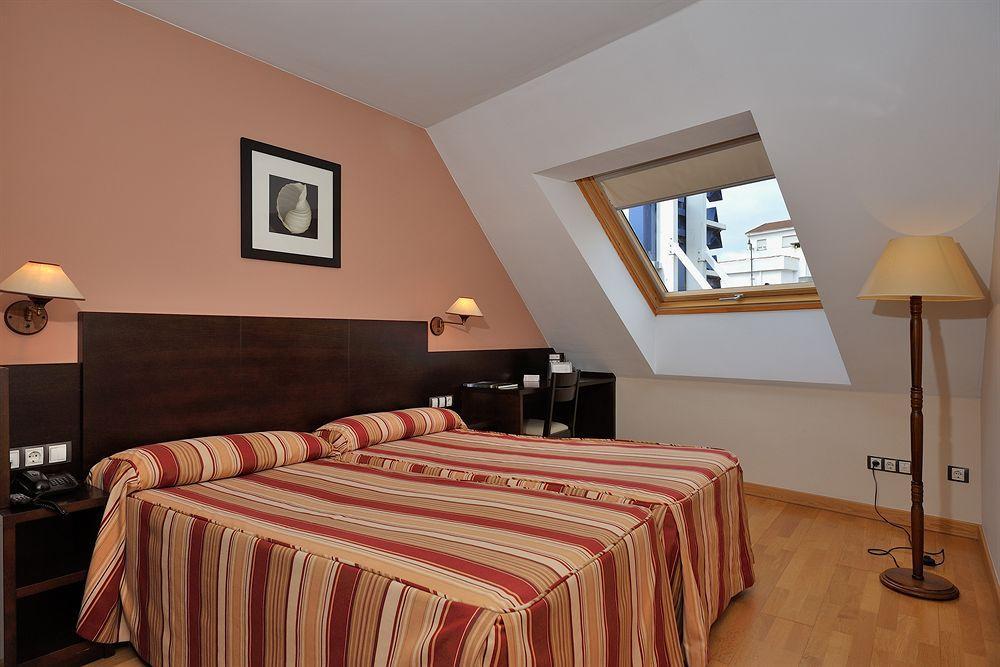 Hotel Castro Real Oviedo Bagian luar foto