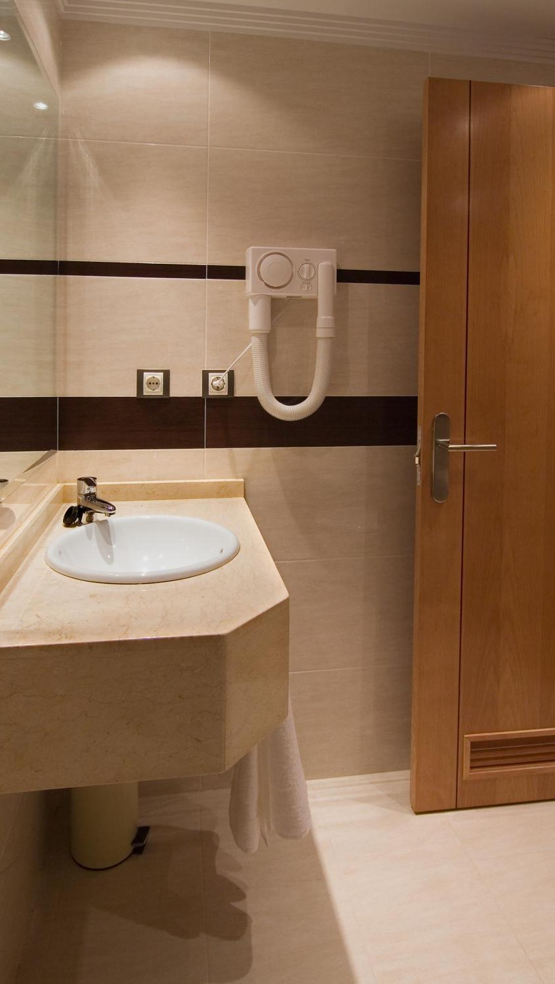 Hotel Castro Real Oviedo Bagian luar foto