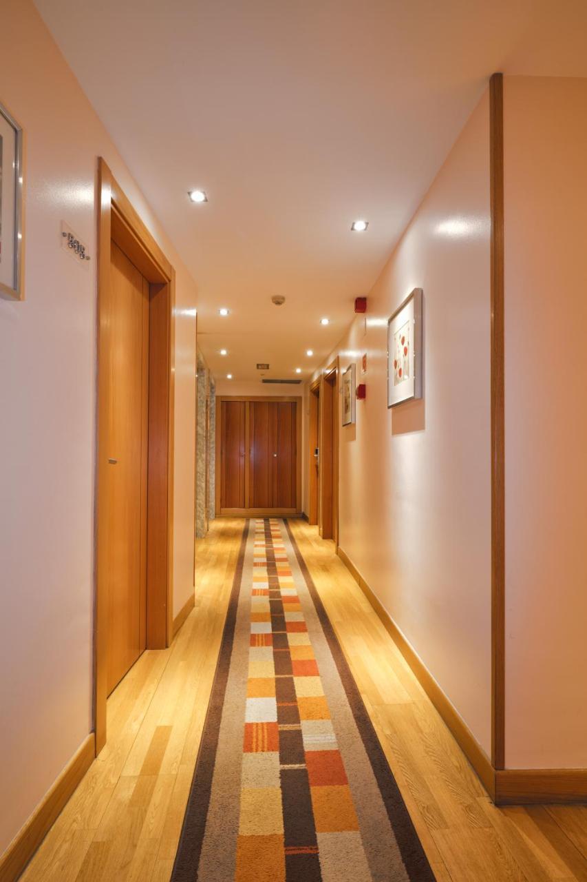 Hotel Castro Real Oviedo Bagian luar foto